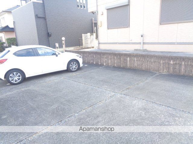 員弁郡東員町 2階建 築23年の玄関写真