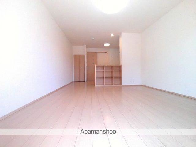 スリーエイト治の内装写真