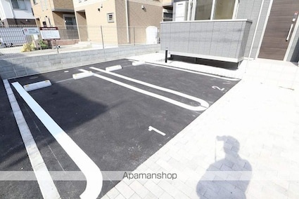 東京都昭島市宮沢町２丁目[1LDK/42.38m2]の駐車場