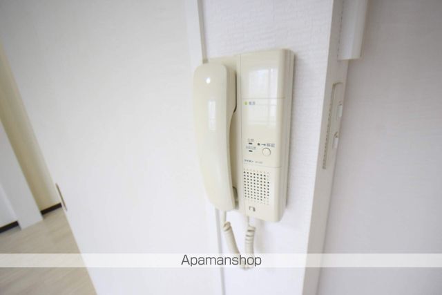 EーONEの内装写真