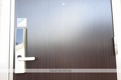 ラ・ドルチェヴィータ　Ｂ[1R/30.05m2]の玄関