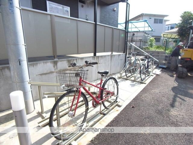 リブリ・ＷＯＯＤＳＩＤＥ[1R/15.94m2]の駐車場