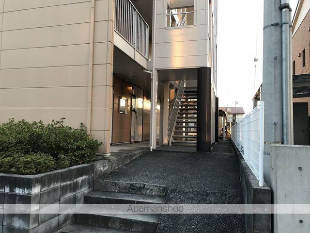 レオパレスドミール大和の玄関写真