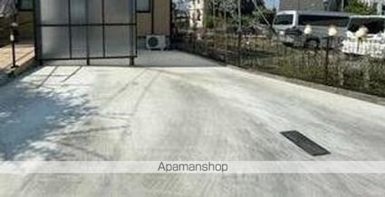 アヴニールＭ　Ⅱ[1R/22.5m2]の駐車場