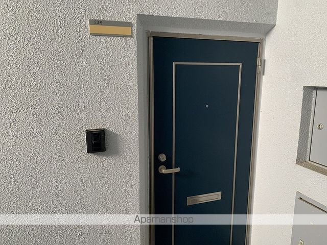 第一続木マンションの玄関写真