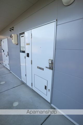 レオパレスグレイスの玄関写真