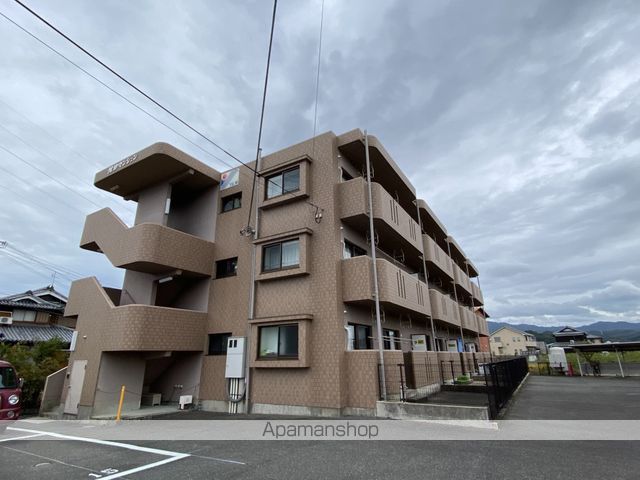 鯉田マンションの外観写真