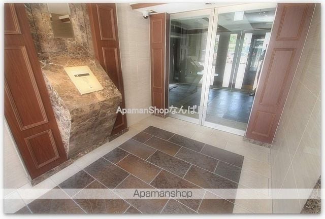 プレサンス松屋町駅前の玄関写真