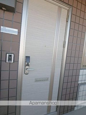 都城市 2階建 築11年の玄関写真