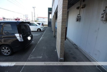 メープルタウンＢ棟[2DK/58.79m2]のエントランス