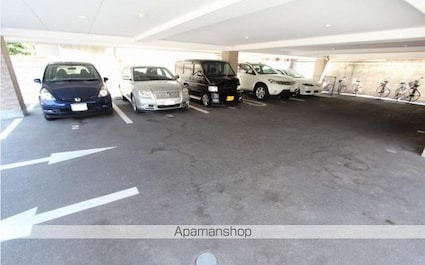 パルムドール[1K/32m2]の駐車場