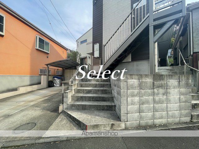 グランドゥール横浜の玄関写真
