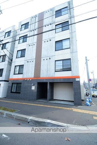 カレラ月寒中央の外観写真