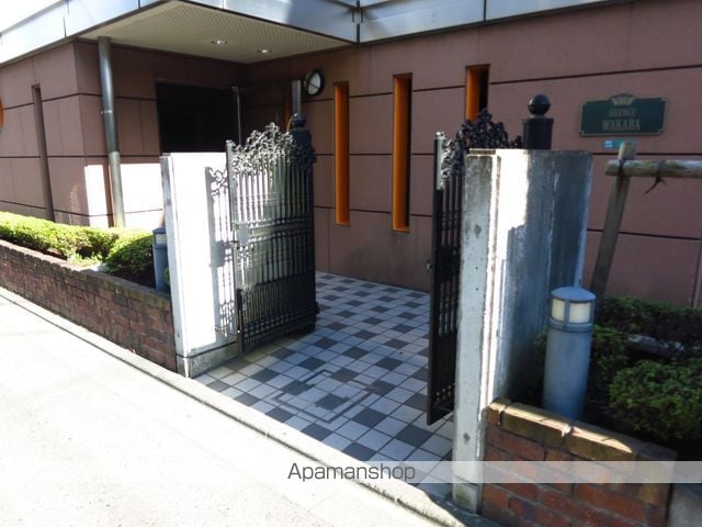 サイレンスWAKABAの玄関写真