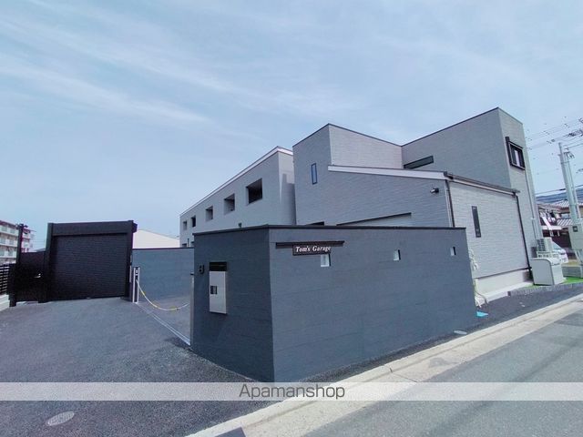 Tom’s garageの外観写真