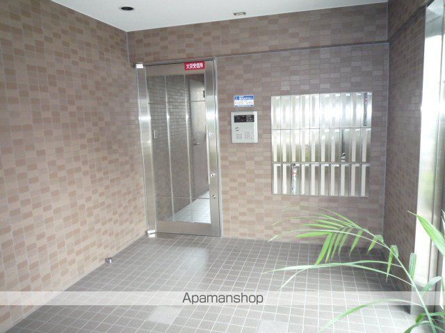ロイヤルステージの玄関写真