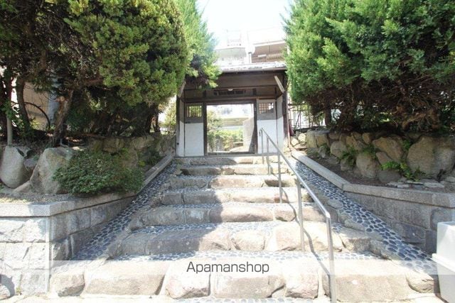 シャトーソネの玄関写真