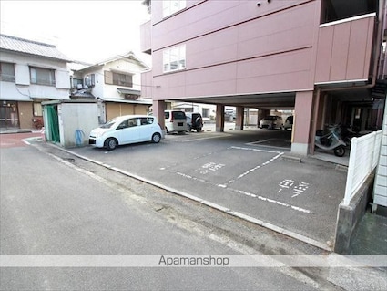 グランアルブル神田[1R/30m2]の駐車場