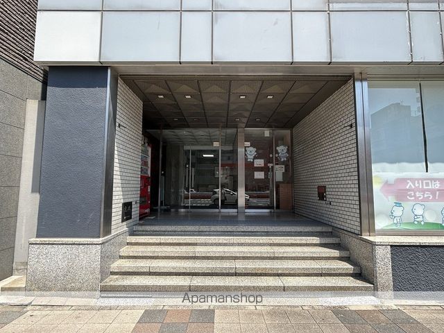 大起ビルの玄関写真