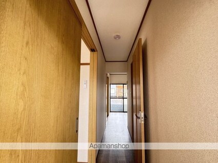 メゾン下川[2K/39.66m2]の玄関