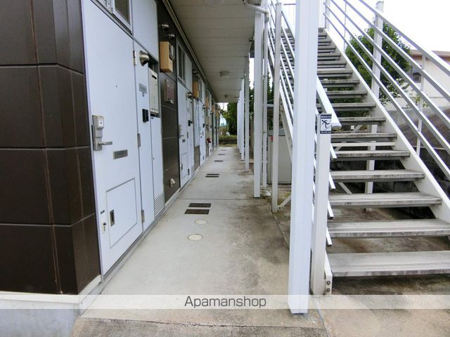 レオパレスプランタン五番館の玄関写真