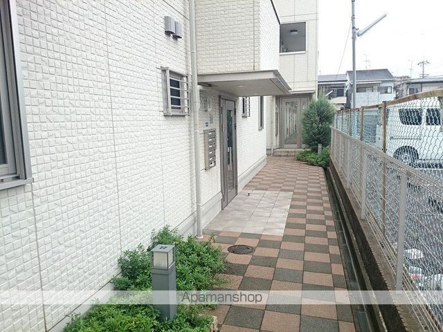 レフィナードカルチェ A棟の玄関写真