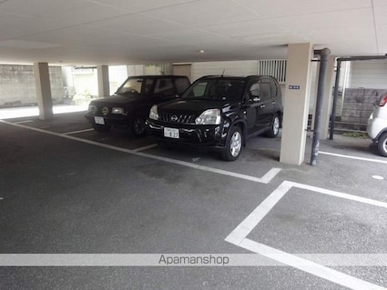 ノワール北新田[1K/23m2]の駐車場