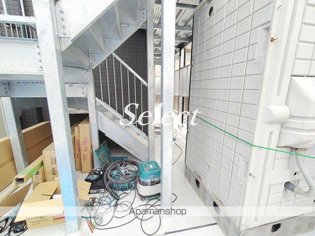 ブリリアンス根岸の玄関写真