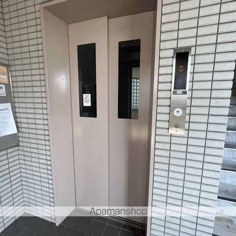 ヴァンコーポ大赤見の玄関写真