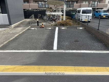 レオパレス綿新[1K/19.87m2]の駐車場1