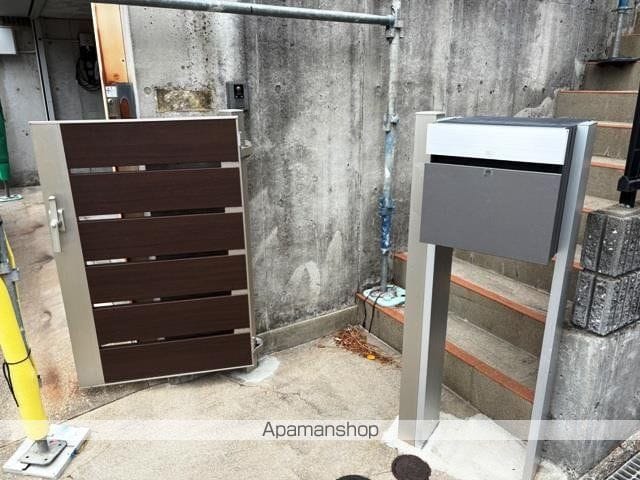 御影山手5丁目戸建の玄関写真
