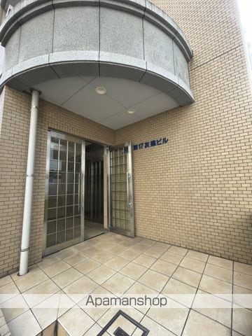 第17友建ビルの玄関写真