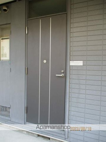 レオパレスルーチェ高畑の玄関写真