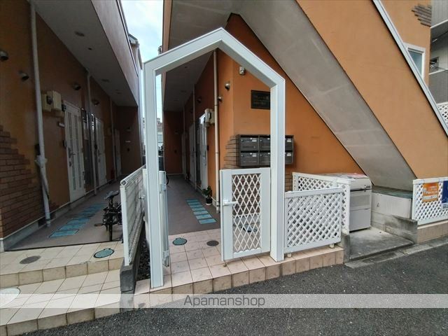 リヴェール橋本の玄関写真