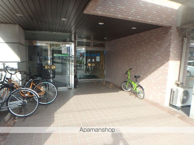 第18ふじい宅建ビルの玄関写真