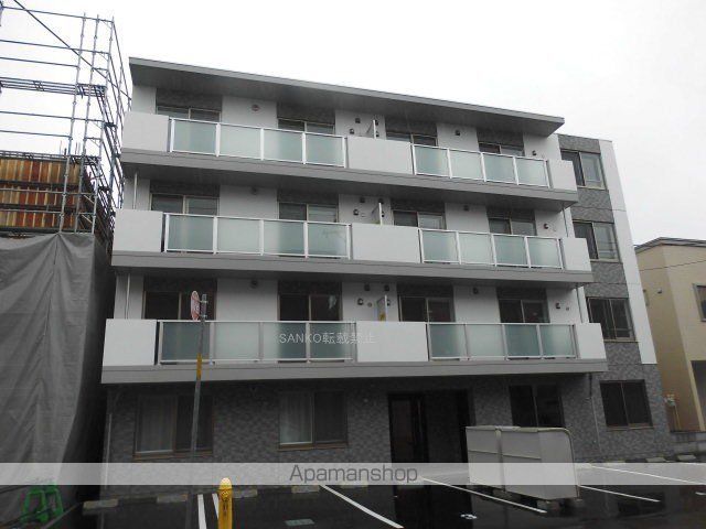 A BOND eastの外観写真