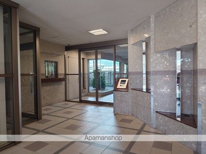 グランヴィ国母[1R/83.39m2]のエントランス