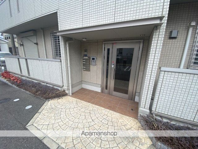 コージィコートWESTの玄関写真