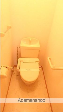 ファミール三軒屋 B棟の内装写真