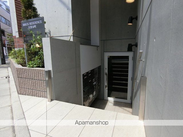 BRICK RESIDENCE 目黒本町の玄関写真