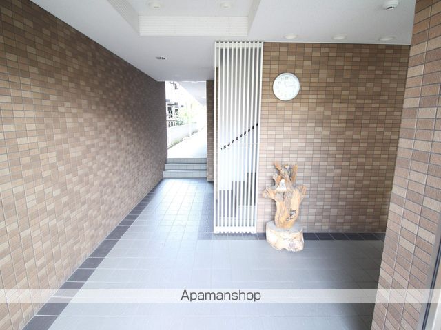 ライズアップ西尾の玄関写真