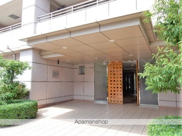 フォレストビュータワー鹿田町弐番館の玄関写真