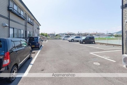 グランコートＫ　Ａ・Ｂ棟[3DK/58.38m2]の駐車場