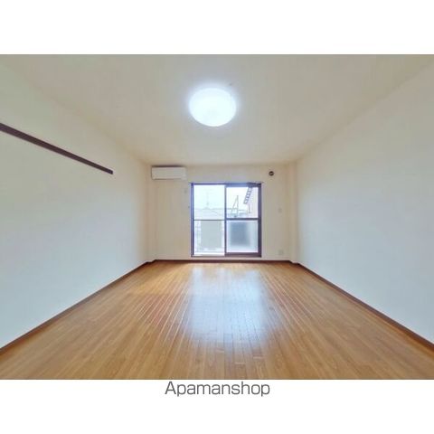 SURPLUS I FULL HOUSEの内装写真