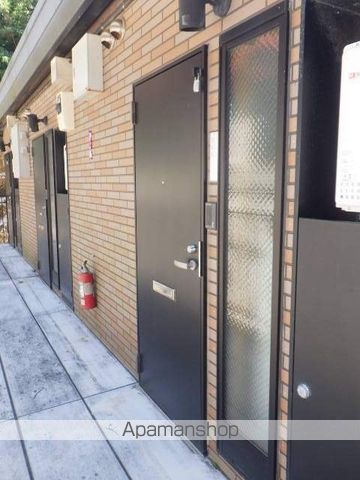 プレジール東逸見の玄関写真
