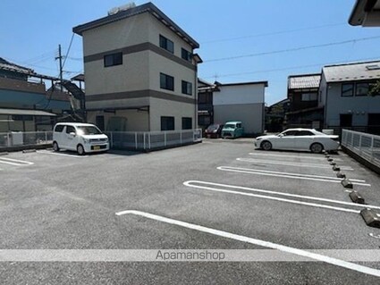 コンコード[2LDK/57.02m2]の駐車場2