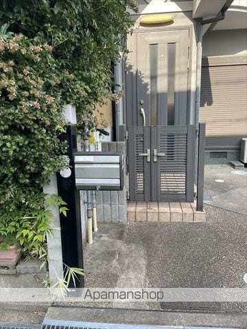 奈良線 城陽駅 徒歩6分 3階建 築25年の玄関写真
