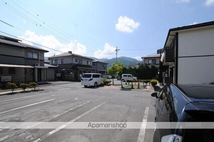 サンライフ中沢Ａ棟[2LDK/52.84m2]の駐車場