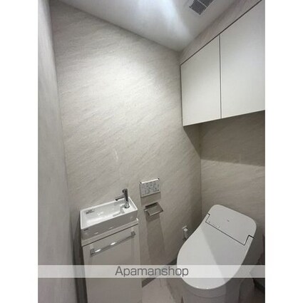 コンフォリア・リヴ文京護国寺[2LDK/53.7m2]のトイレ