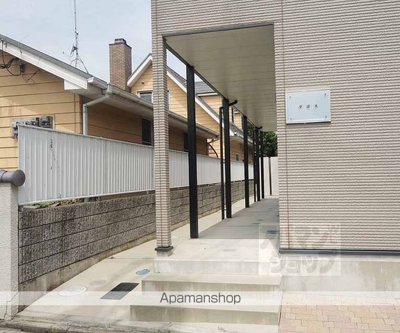 レオパレスダボスの玄関写真